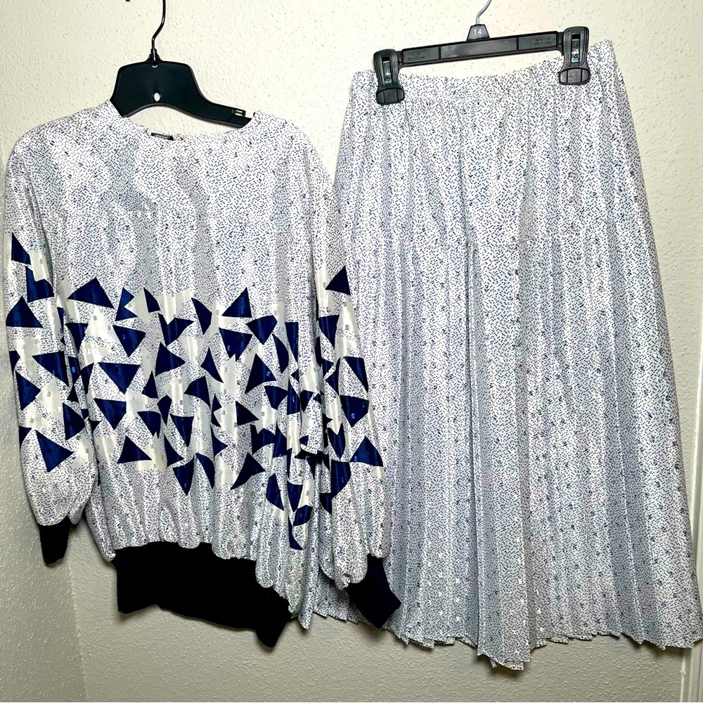 R.E.O. Originals Vintage 2-Piece Blouse & Pleated Skirt in Navy Blue & Silver